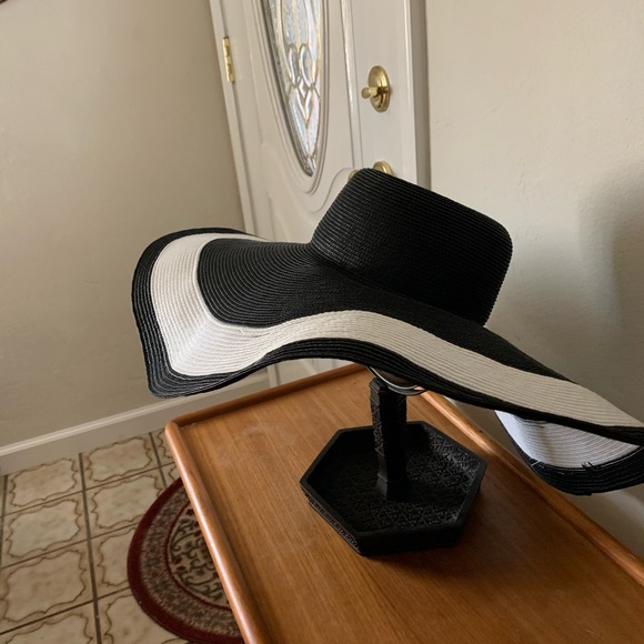 SUN HAT - Picture 1 of 4